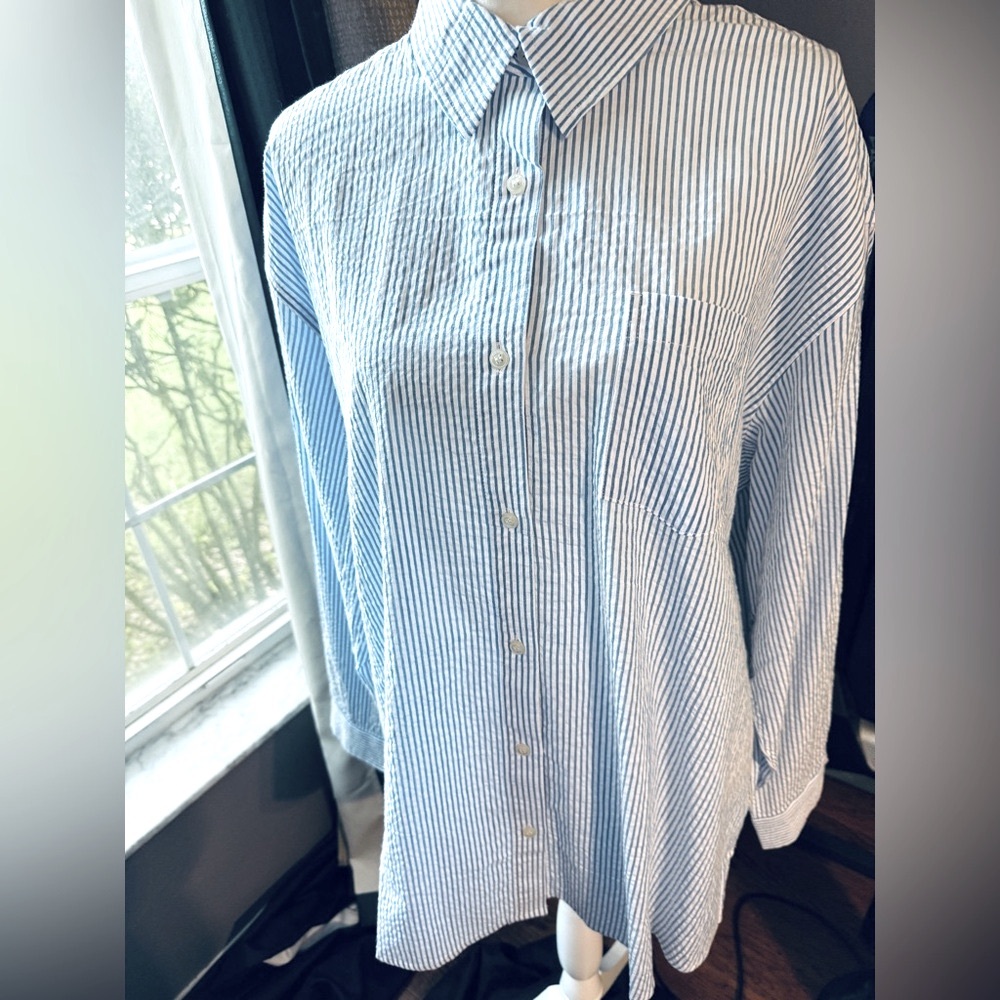 Women’s Coach Blue / White seersucker Button Down Shirt 31 long 26 armpits